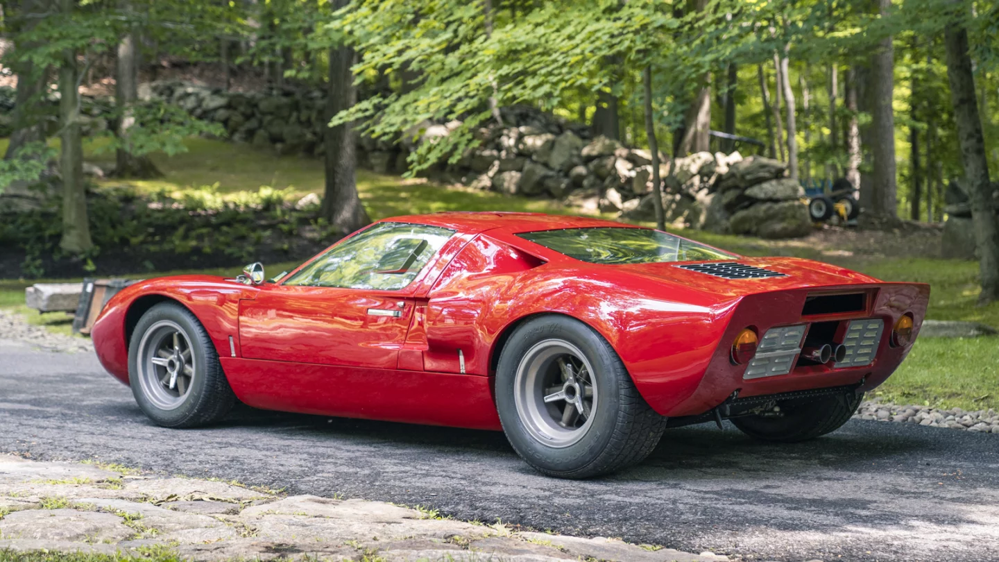 2018 Monterey Car Week Auction Report | 1966 Ford GT40 Mk I | Failed to reach reserve price. High bid: $2,800,000 | Estimate: from $3,500,000 to $4,000,000 | Failed to reach reserve price. High bid: $2,800,000 | Auction: Gooding & Co | Lot 142 | Official Description