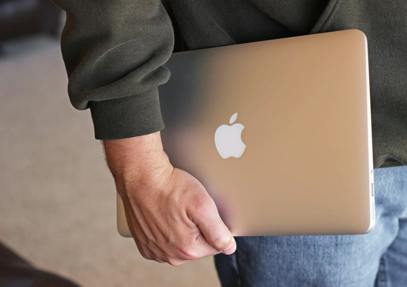 Both devices are easy to pick up or throw in a bag (Photo: Will Shanklin/Gizmag.com)