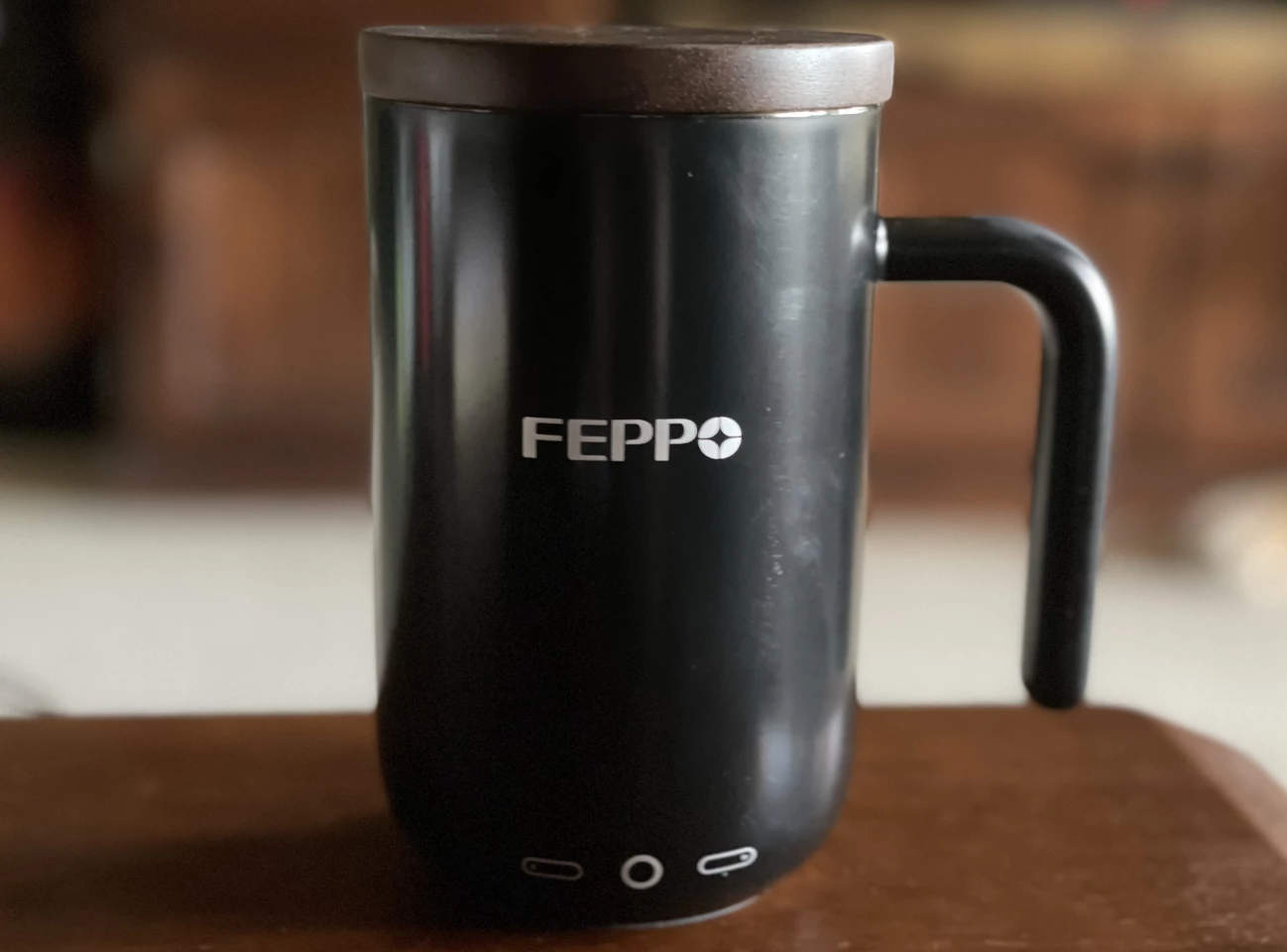 The spill-resistant lid makes it perfect for car, bus or train travel