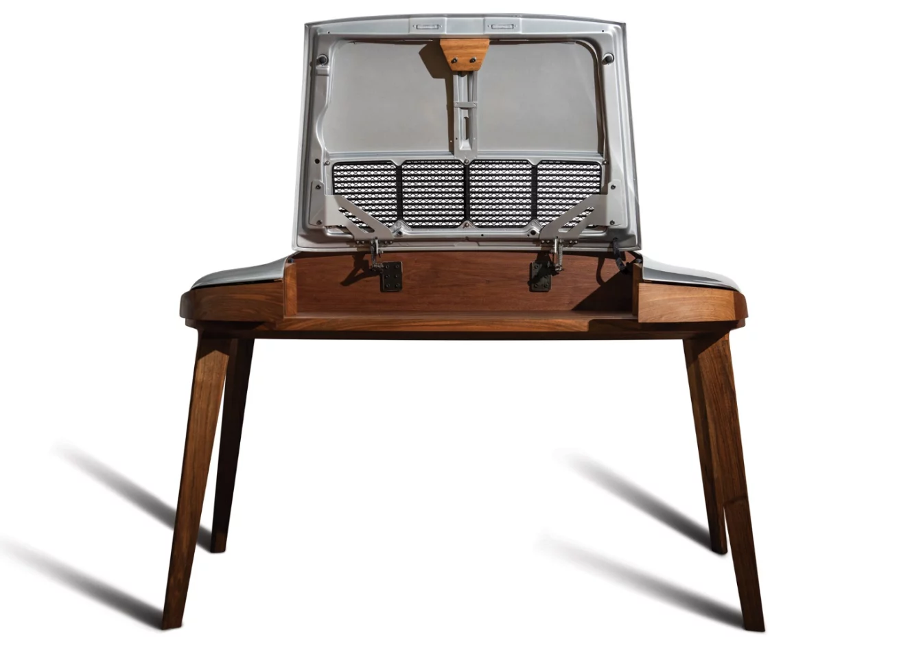 The Porsche Writing Desk will be up for sale at RM Sotherby’s Porsche 70th Anniversary Auction on October 27, and is expected to yield US$20,000 to $30,000