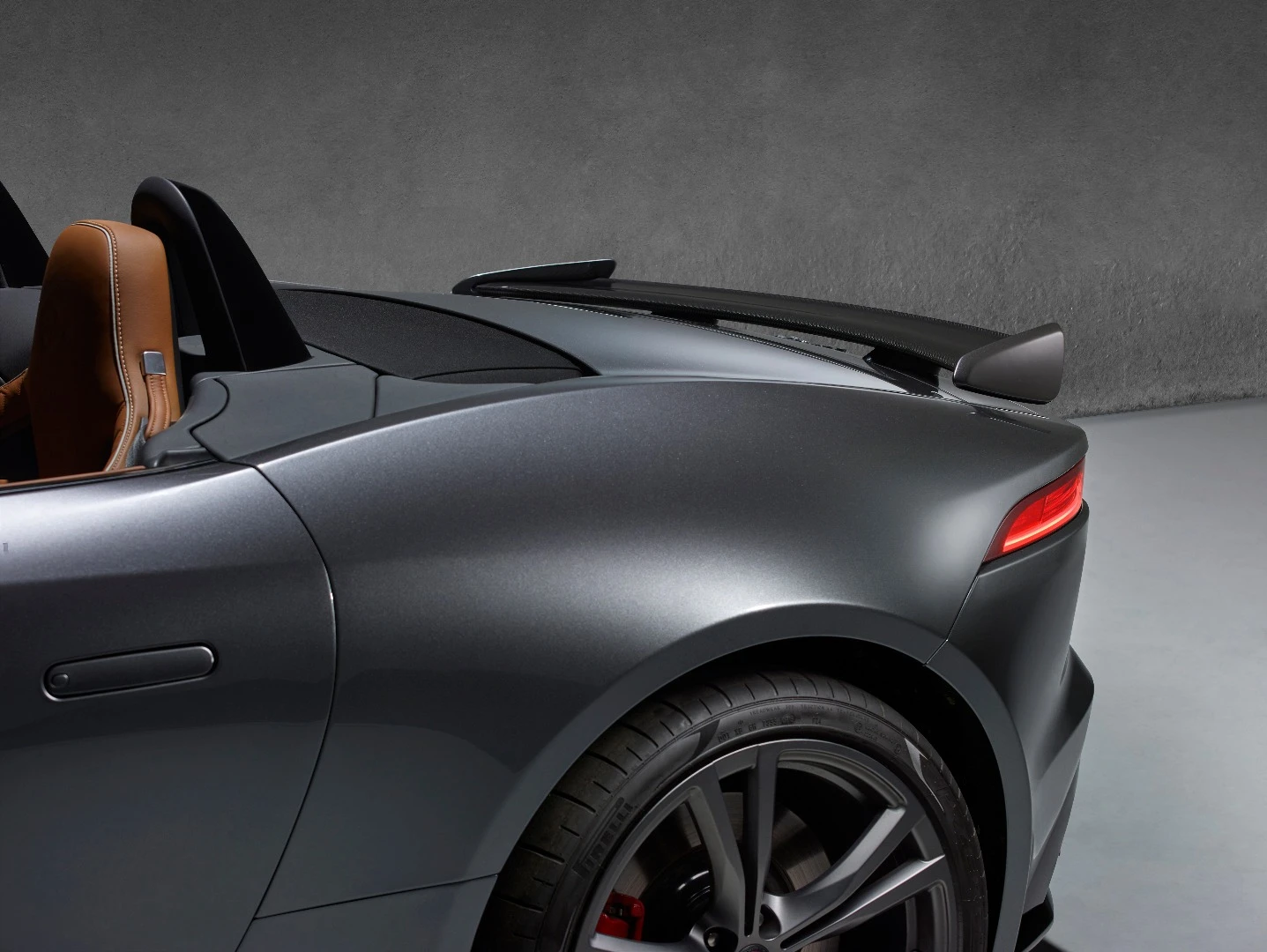 The Jaguar F-Type SVR spioler