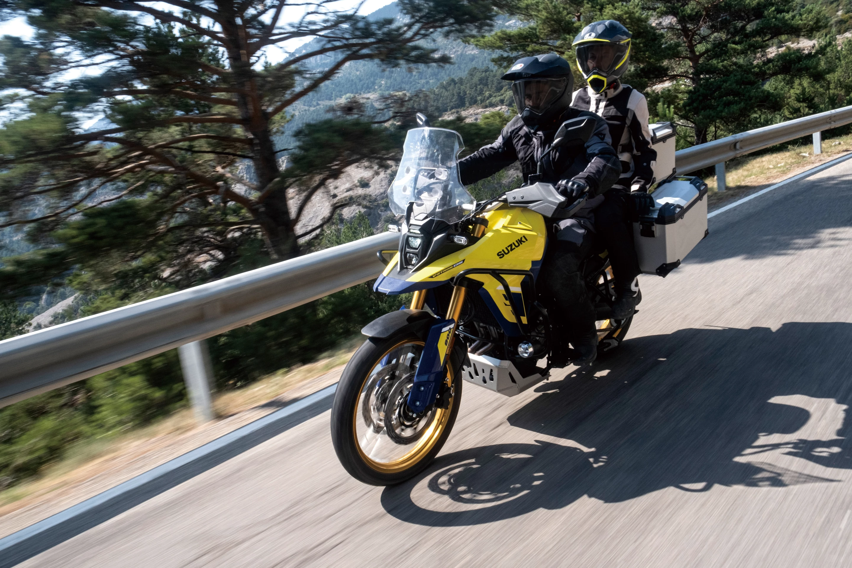 The design of the 2023 Suzuki V-Strom 800DE is evidently influenced by the DR Big