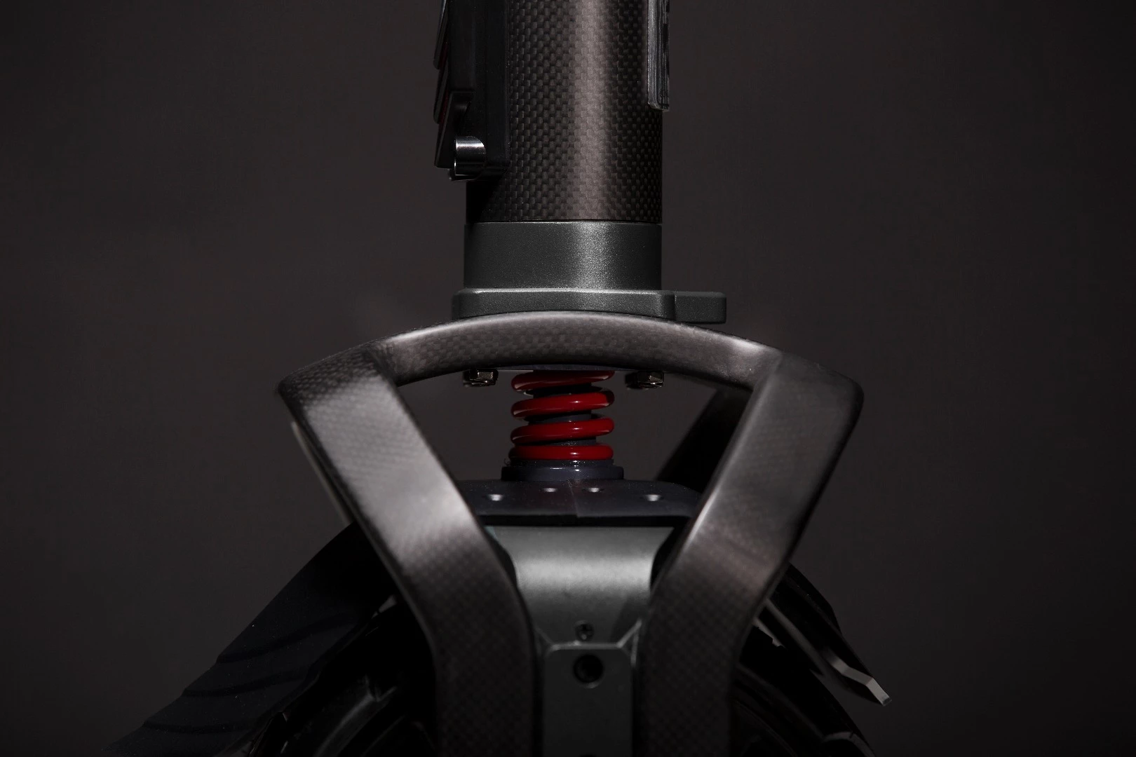 One of the key points regarding the Kiwano K01 which should significantly increase rider comfort in comparison to most transportation appliances is that it has suspension