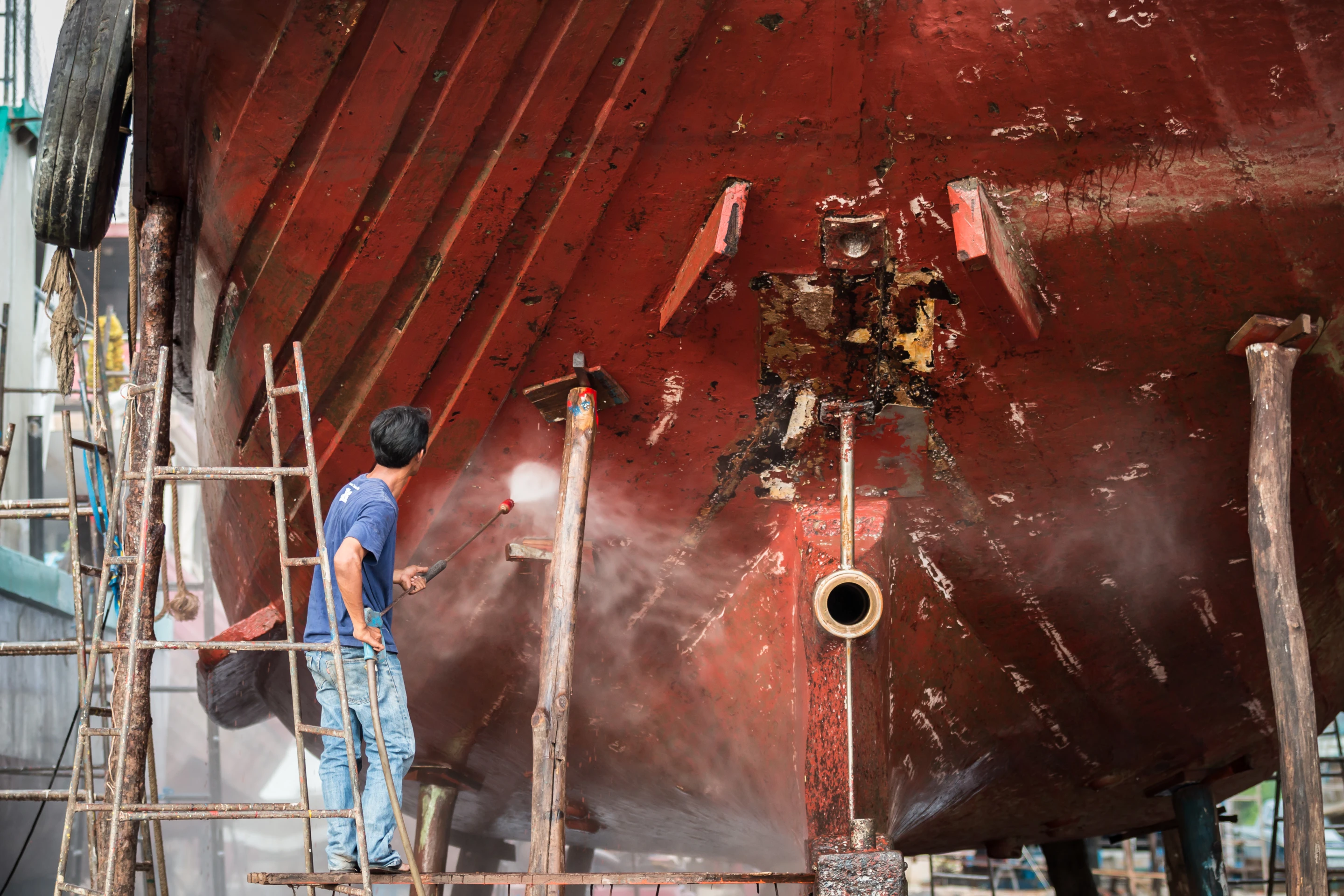 A new hydrogel-elastomer hybrid material may prevent barnacle build-up on ship hulls, and actively detect and repel them