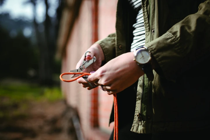 The Snippet's scissors also feature finger loops for a better grip