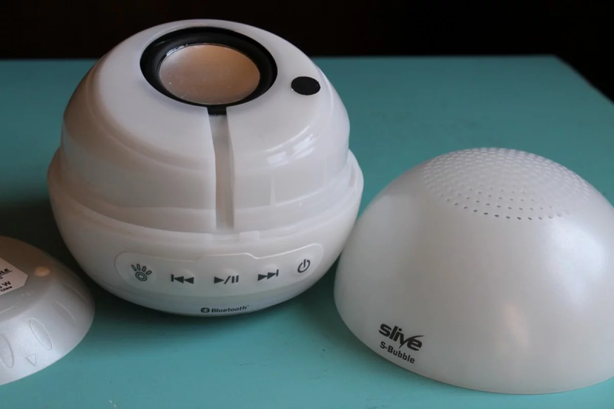 S-Bubble has a plastic screw-on cover (Photo: Eric Mack/Gizmag.com)