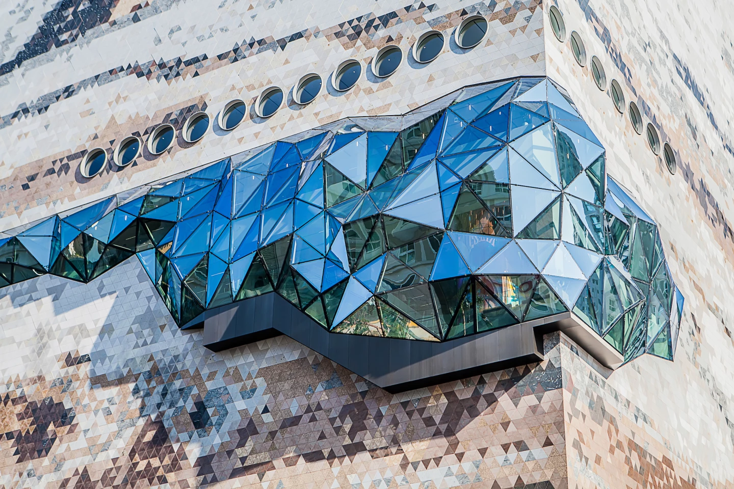 Galleria in Gwanggyo's bulging glazing offers views from within the store
