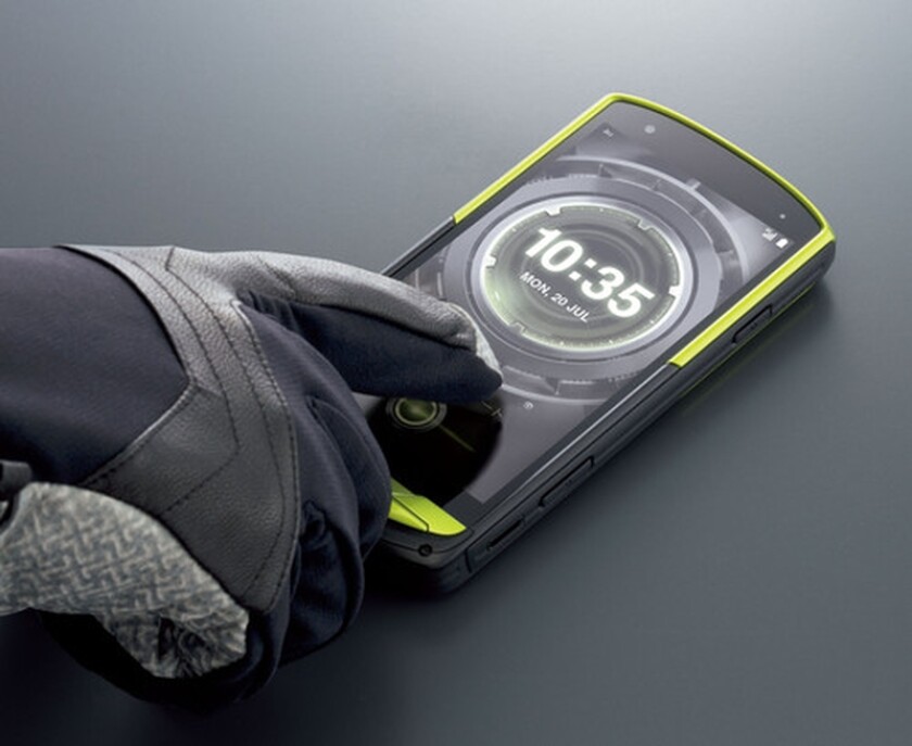 The touchscreen should operate with gloves or when wet