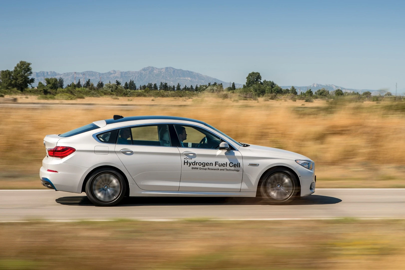 The concept is fuelled by a tank that runs between the front and rear axles