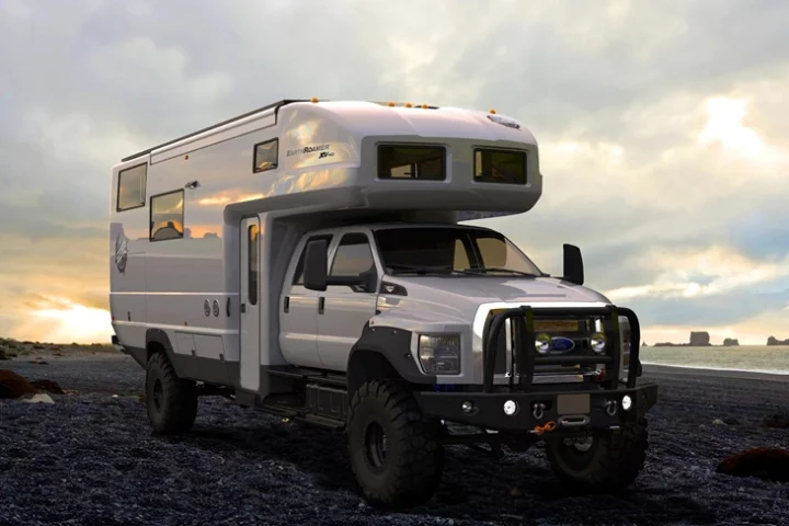 The EarthRoamer XV-HD is based on a four-wheel-drive Ford F-650 and is powered by a 6.7 L PowerStroke Diesel engine