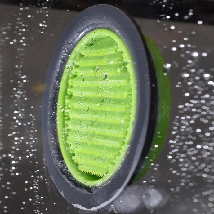 The team's remora-inspired, 3D-printed suction disc