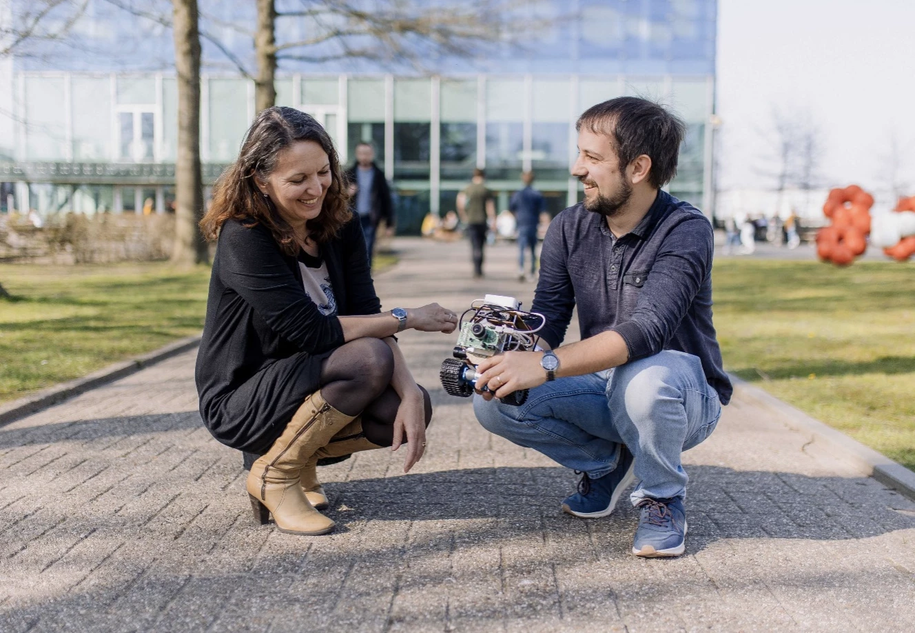 Elisabetta Chicca (left) and Thorben Schoepe with their robot designed to mimmick insect navigation