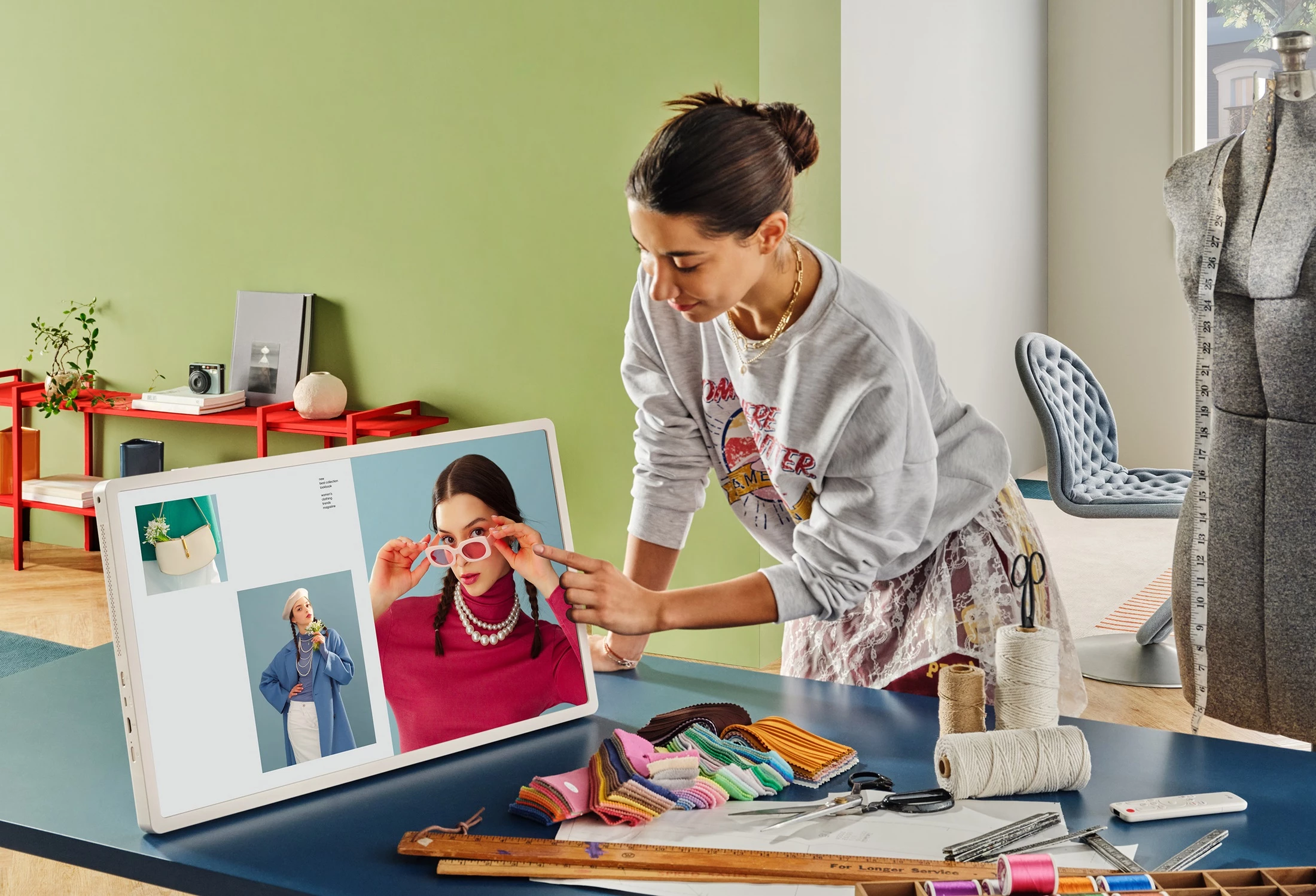 The StanbyME 2 features a QHD touchscreen and a built Dolby sound system