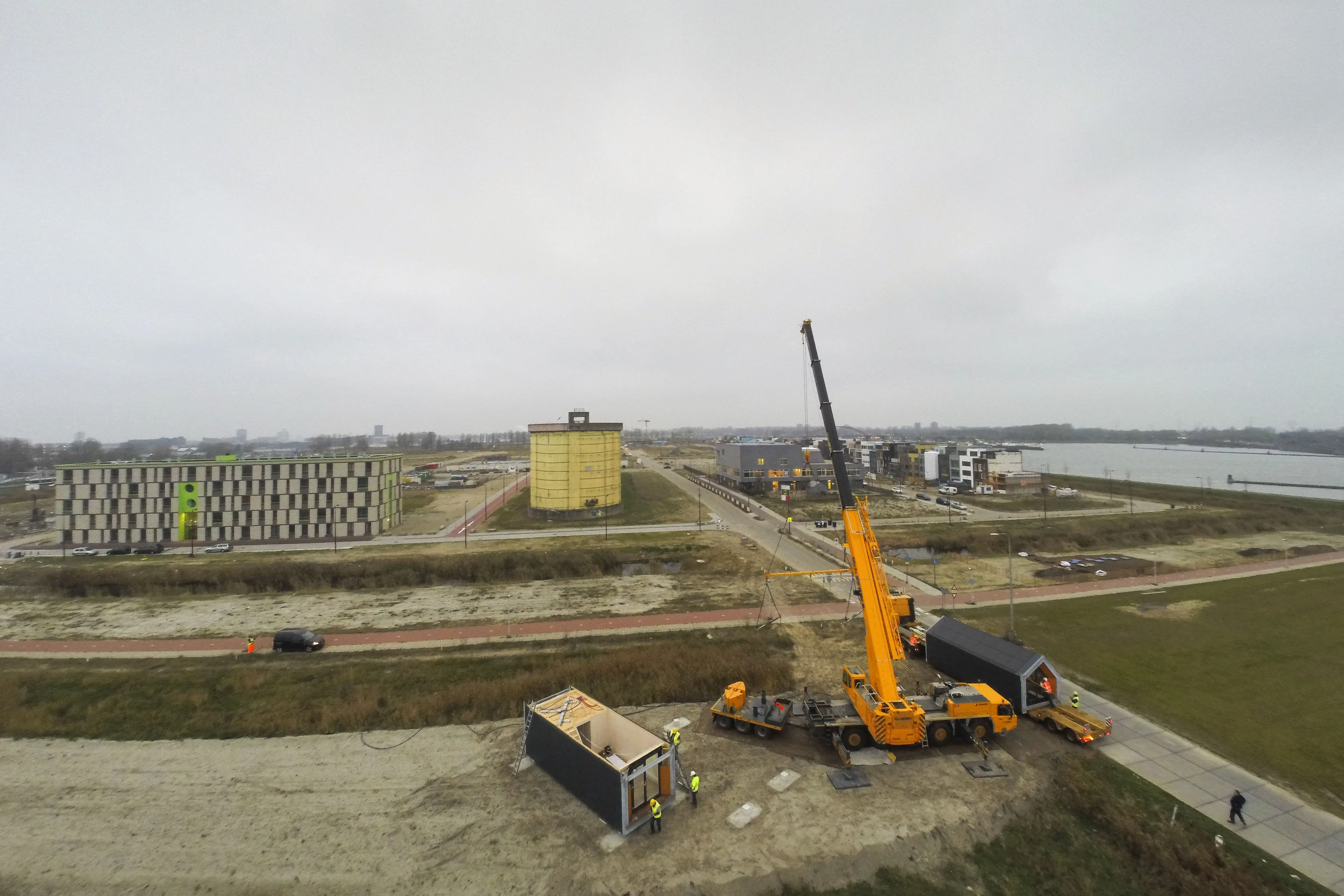Placing the Heijmans ONE into position