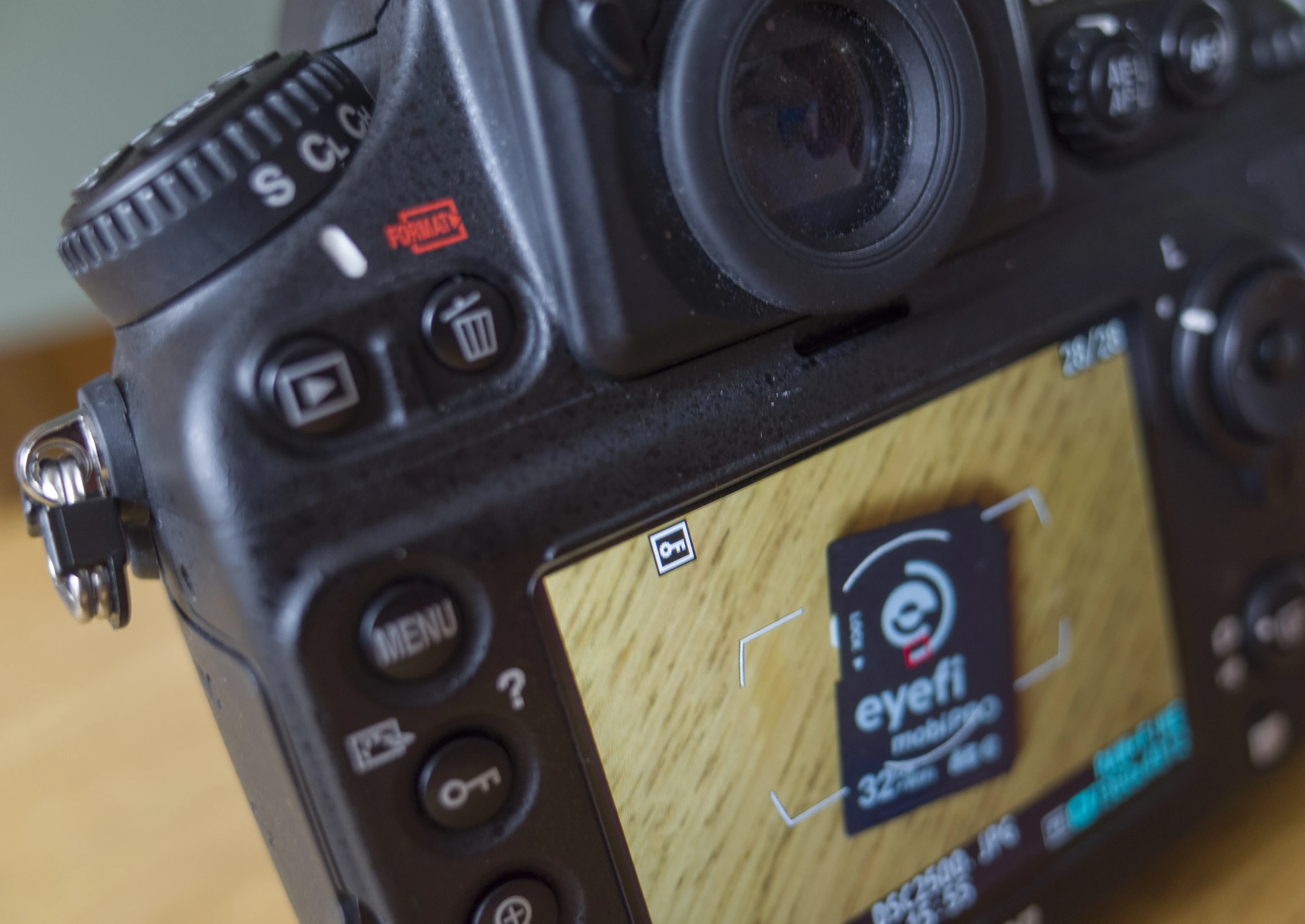 Locking an image on the Eyefi Mobi Pro wireless SD card can select selective transfer (Photo: Simon Crisp/Gizmag.com)