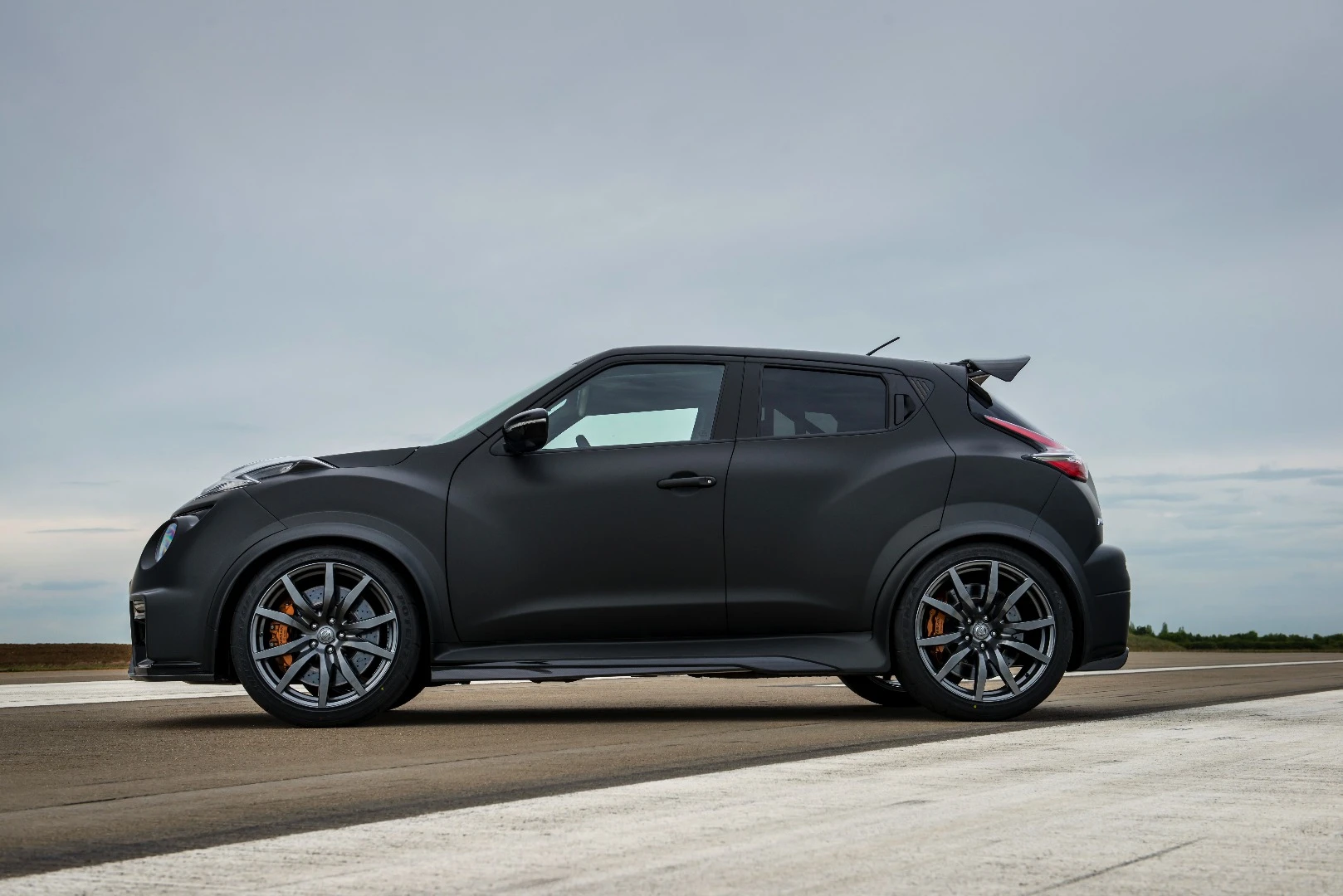 The Juke-R 2.0 concept made its global dynamic debut at Goodwood Festival of Speed and ran times better than all but two of the supercars. The original Nissan Juke-R Crossover supercar was introduced four years ago, marrying Nissan’s innovative Juke with the engine and running gear from the legendary Nissan GT-R. Now four years on, the Juke-R has been given an upgrade based on the latest model of the Juke plus extra dollops of power.