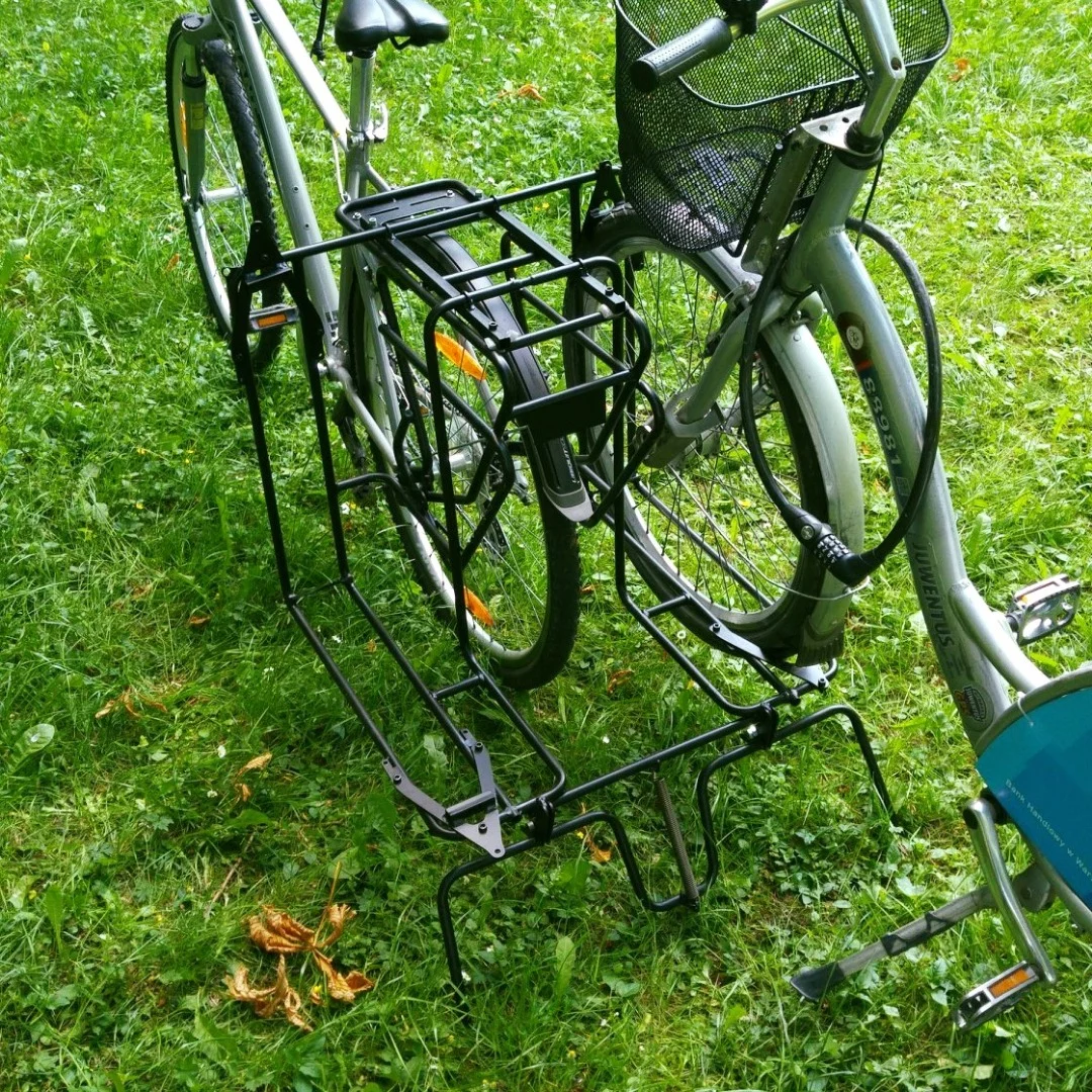 When loading and unloading, a kickstand at the back of the Exozox keeps the host bike from falling over