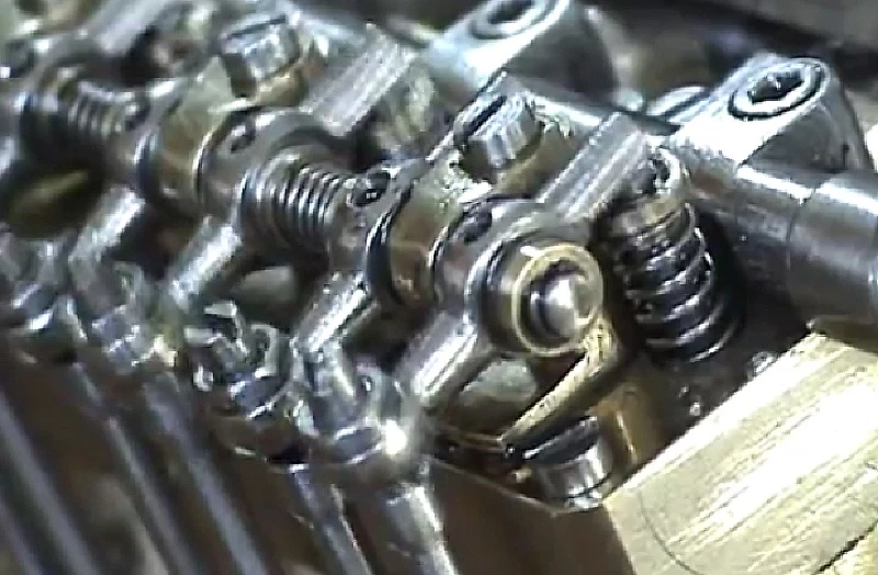 Patelo's miniature V12