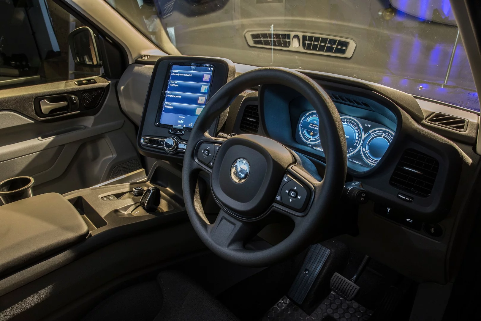 The interior of the TX borrows heavily from Volvo