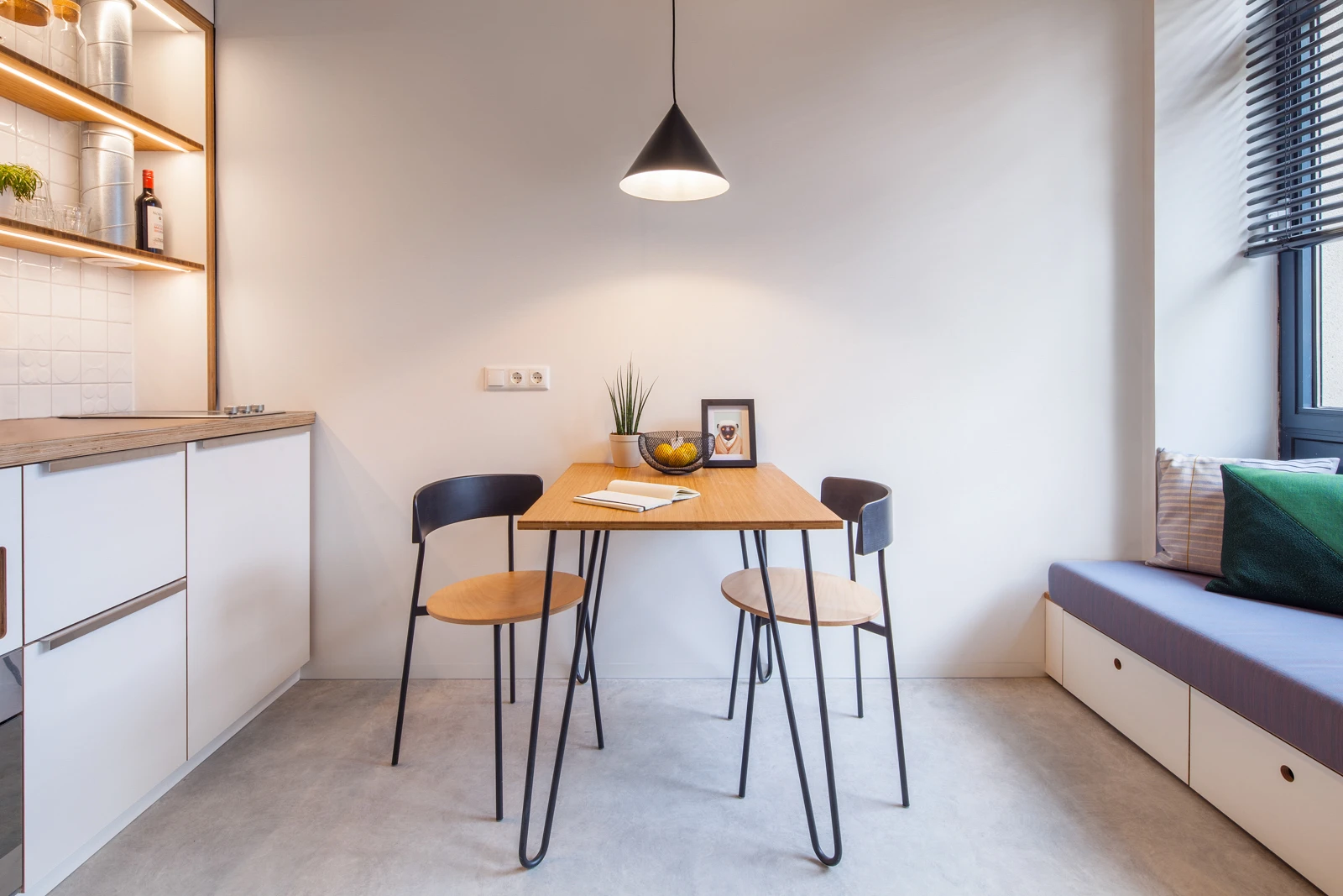 The Hermes City Plaza apartments feature a dining area