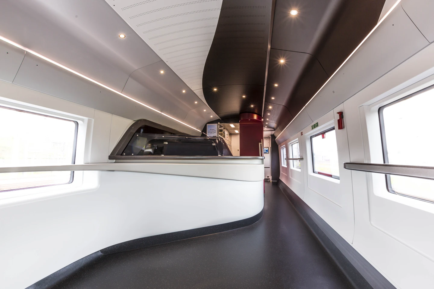 The e320's full length is available for passengers because the entire propulsion system and all technical modules are distributed underfloor throughout the train