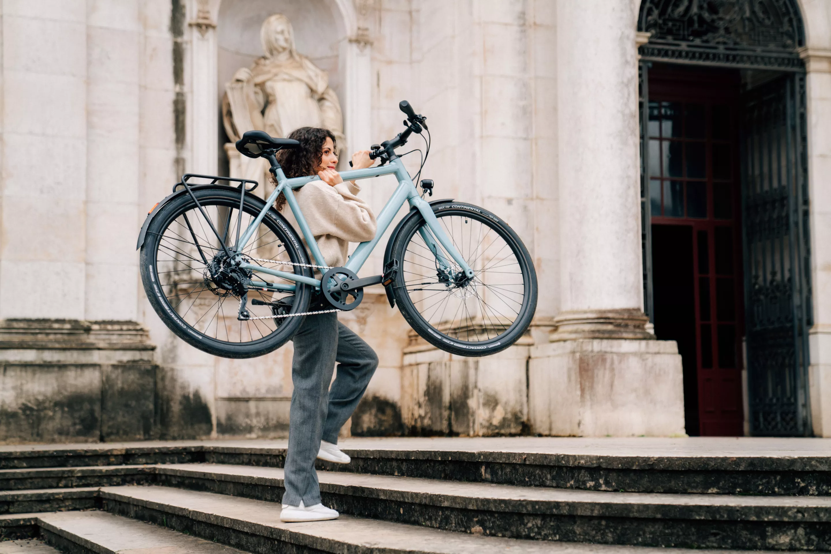 The Nova tips the scales at 17.7 kg, while the Nova Pro starts from 16.6 kg