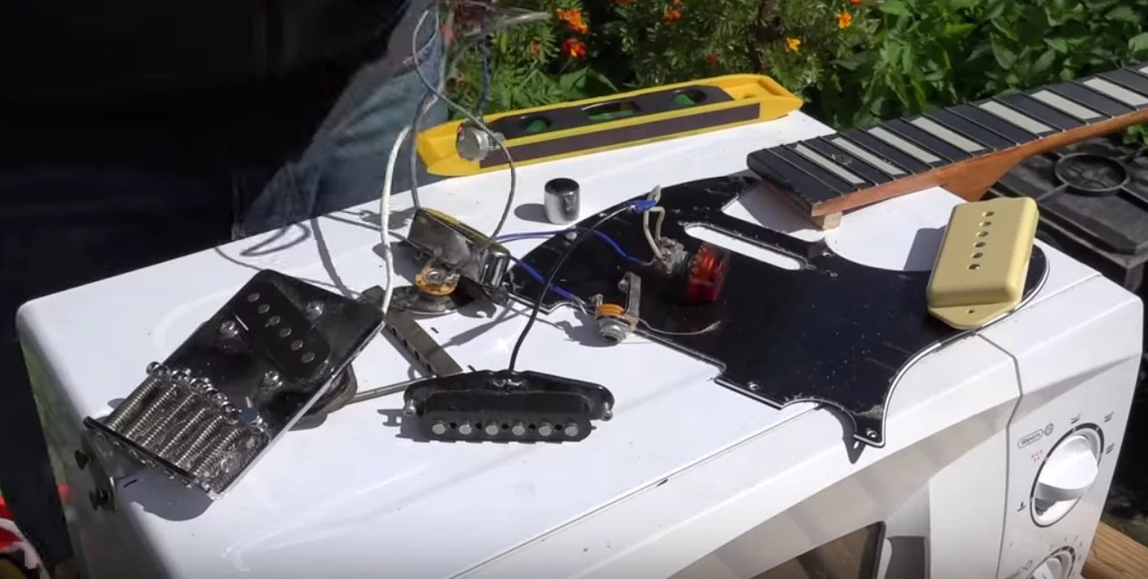 The Microwave Guitar from Victor Kucher