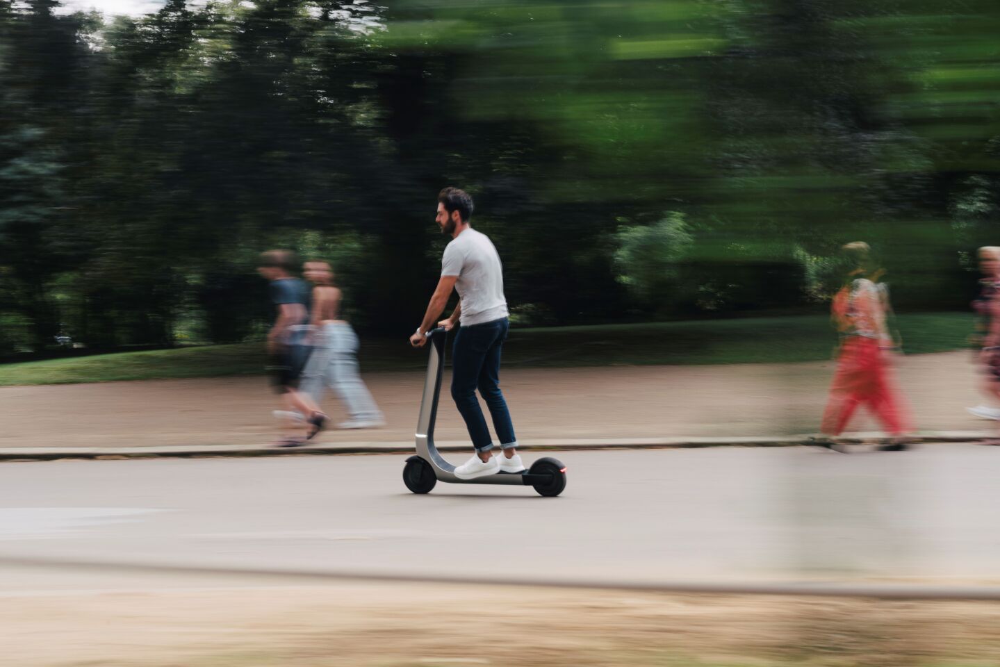 The Bo M e-scoot features a 1,200-W (peak) motor and a 655-Wh battery