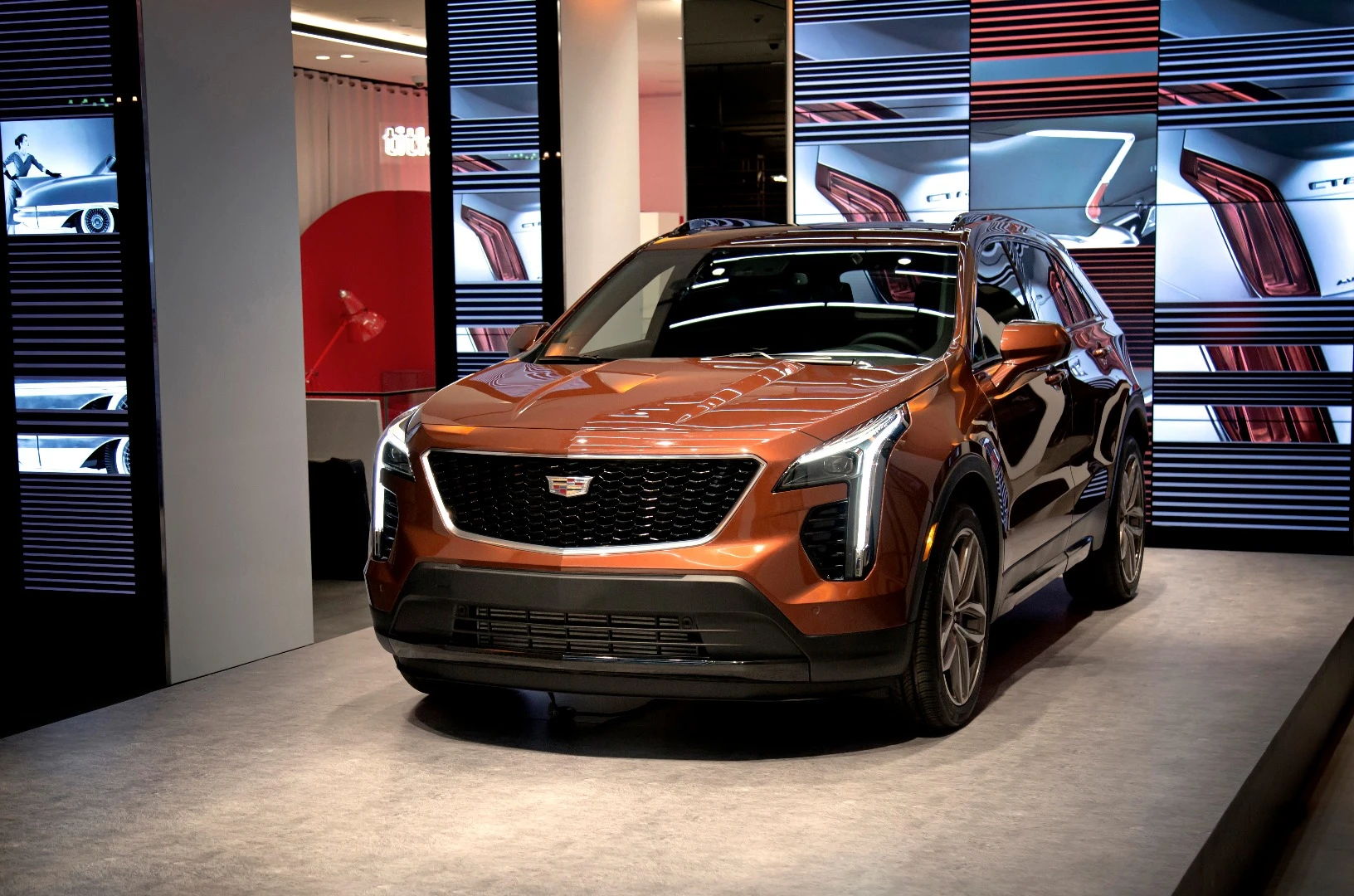 The front-end of the XT4 is unmistakably Cadillac with the blade-style LED daytime running lamps and a large mesh grille