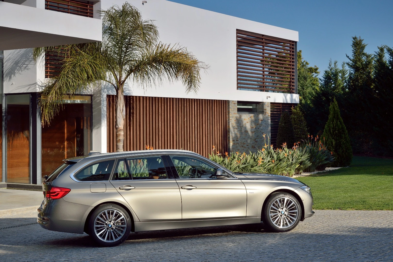 BMW will be offering a plug-in hybrid option on the 3-Series