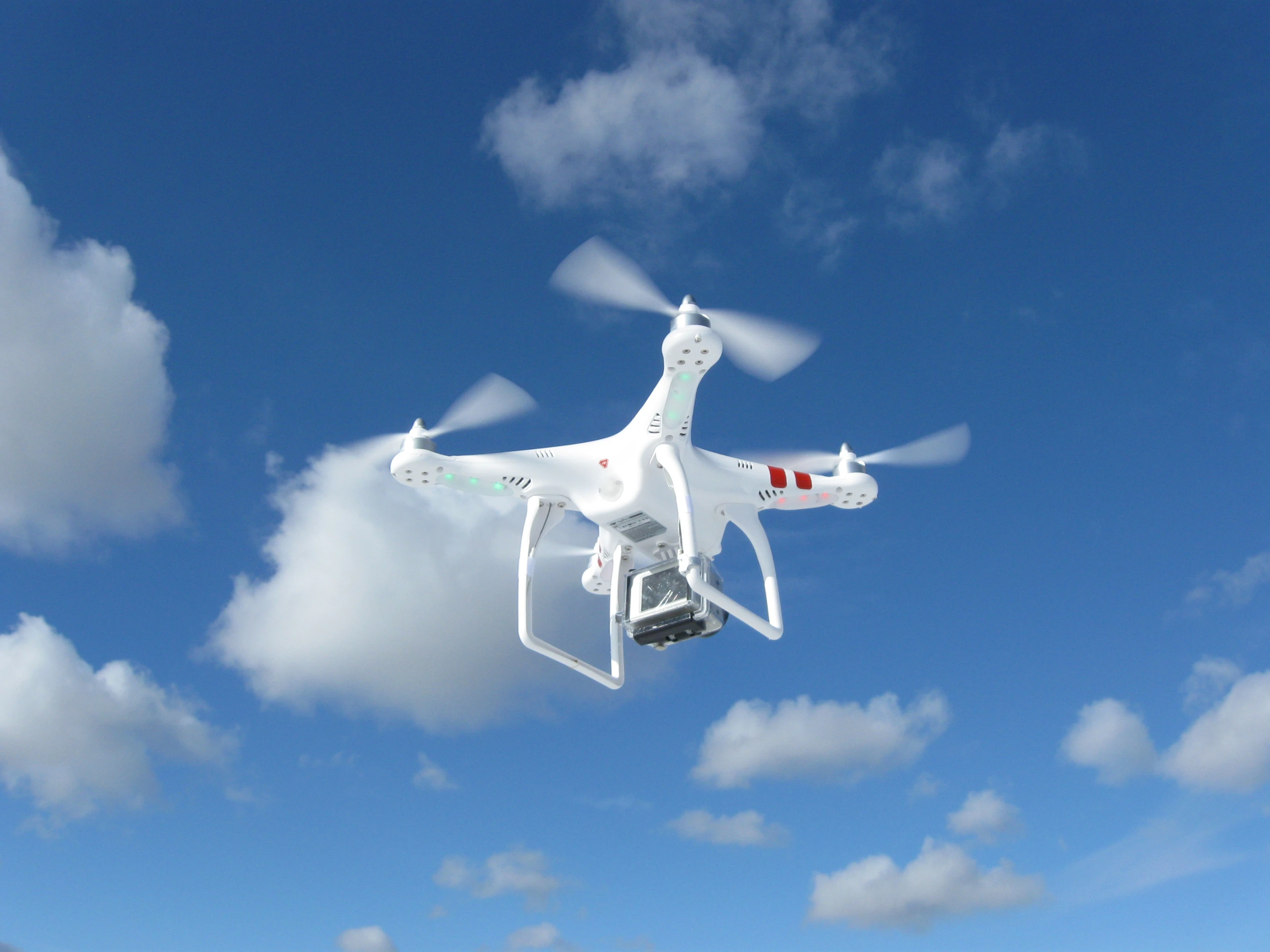 Gizmag reviews the DJI Phantom quadcopter