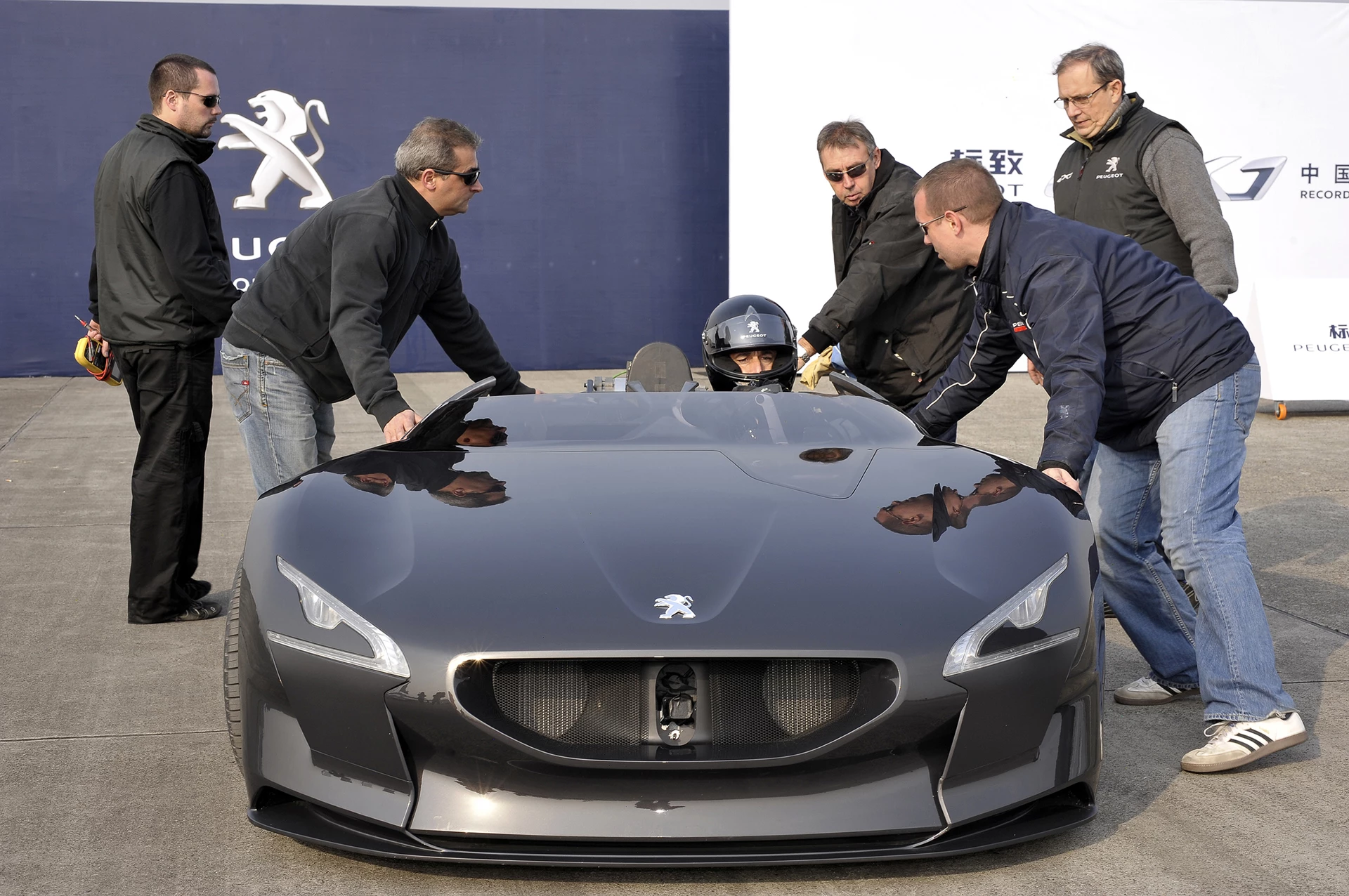 Peugeot's EX1 electric concept