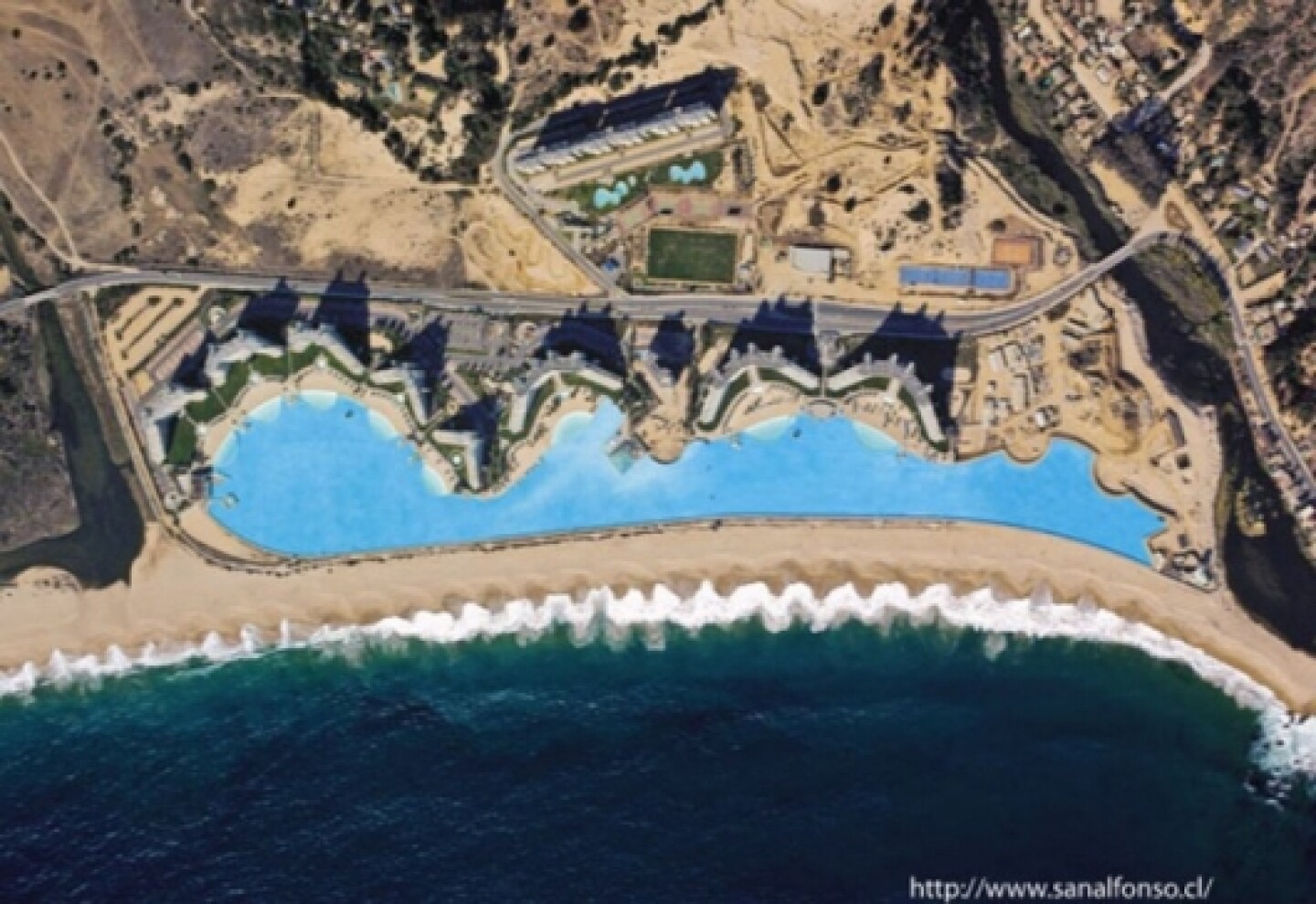 Зачем в чили построили самый большой бассейн