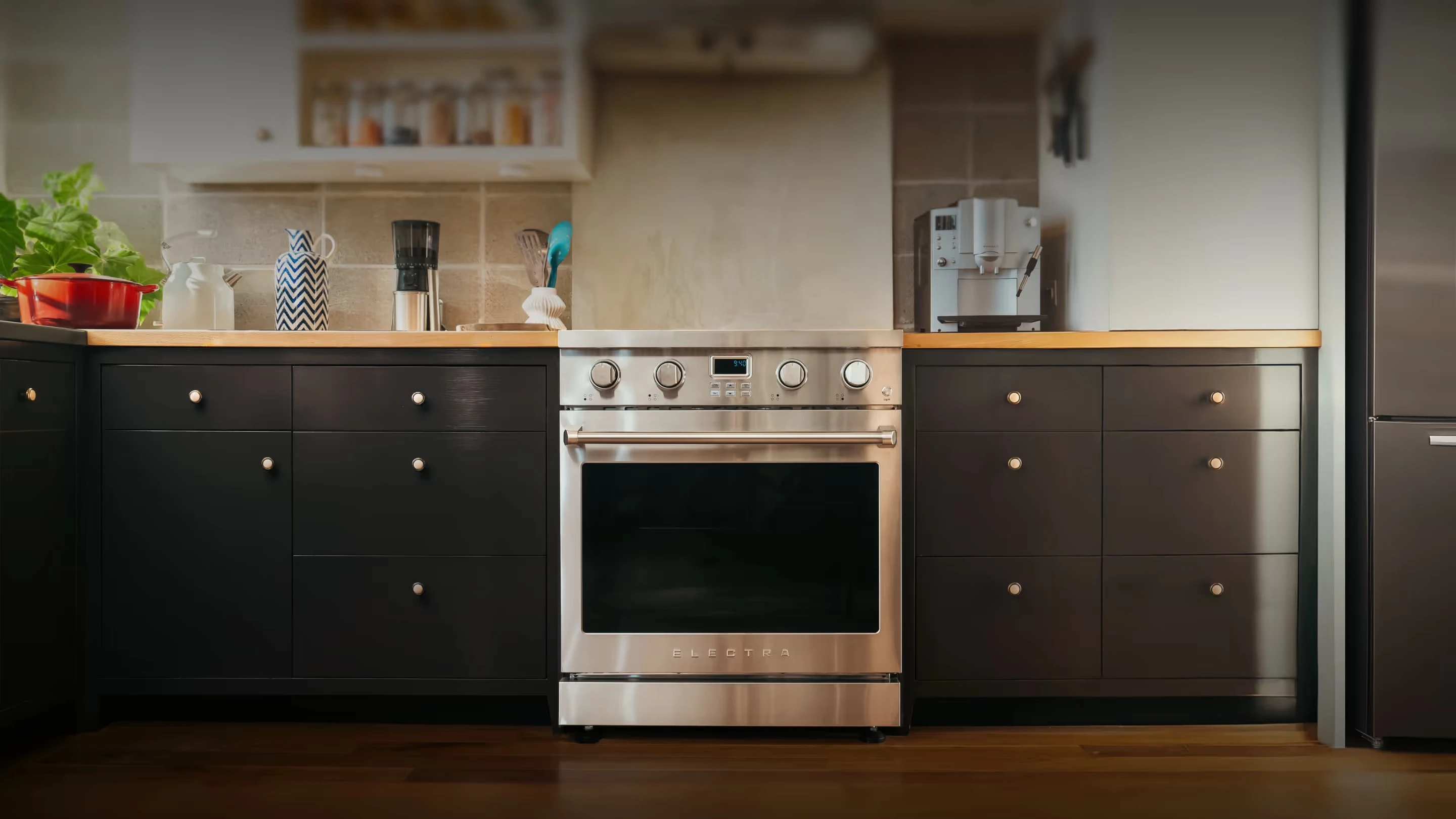 The Electra in its natural environment. Can you believe it draws all its power from a humble wall socket?