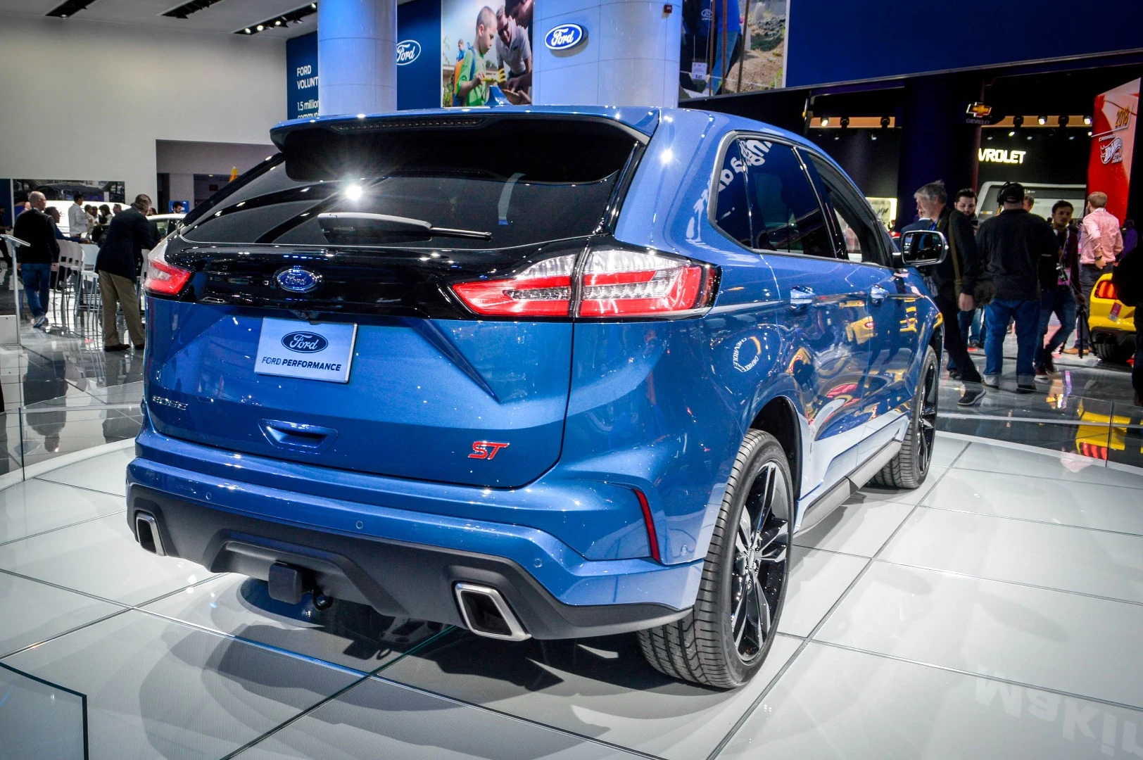 Ford powers up the Edge with the new 335-hp Edge ST