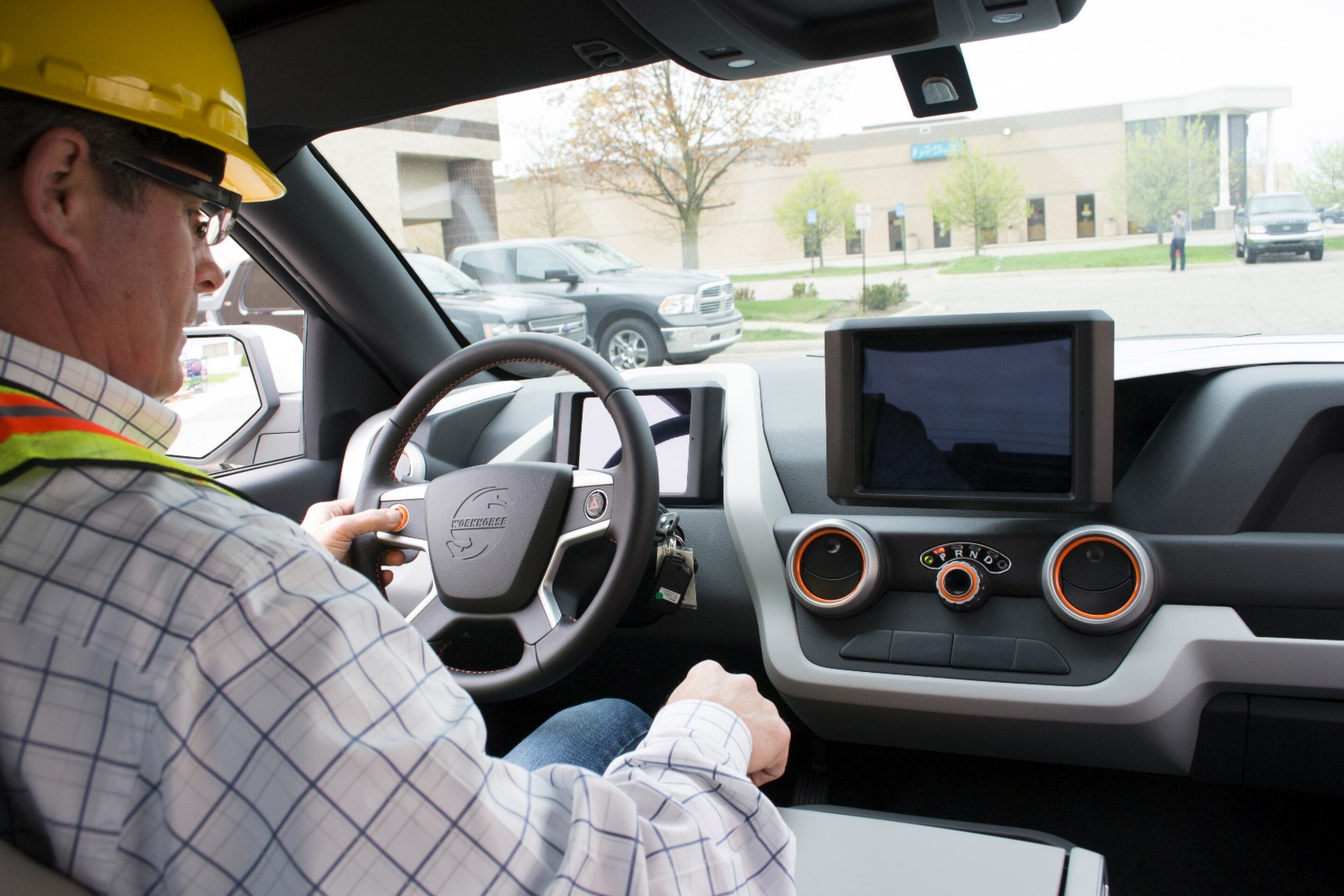 Workhorse powers up rangeextended electric pickup truck