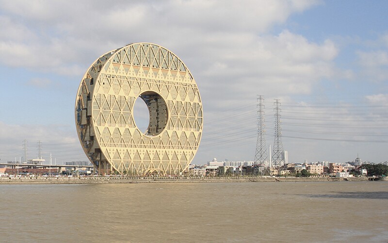 Guangzhou Circle Mansion casts a reflection in a nearby river that makes it look like the number 8(Photo: Joseph di Pasquale architect)
