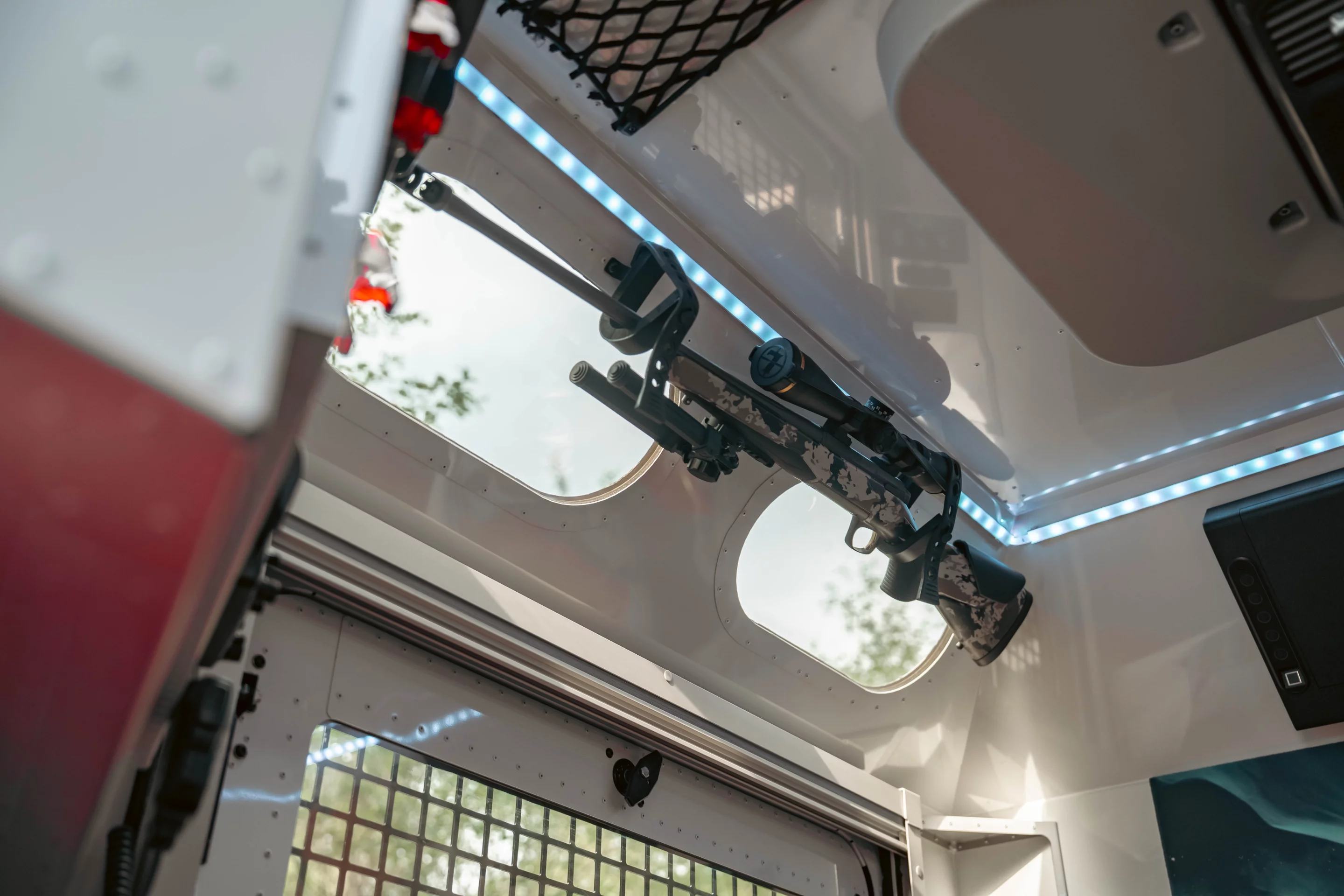 Why store your long-range rifle where you can't get to it if and when you need to? Mammoth puts it right over the bed