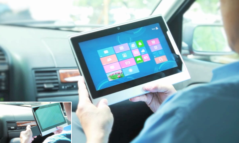 The xPC can be slotted into the backside of the xPad to make use of its HD 10-point touch display