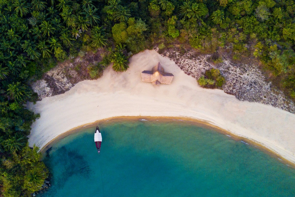 Secluded beach house in the Democratic Republic of the Congo