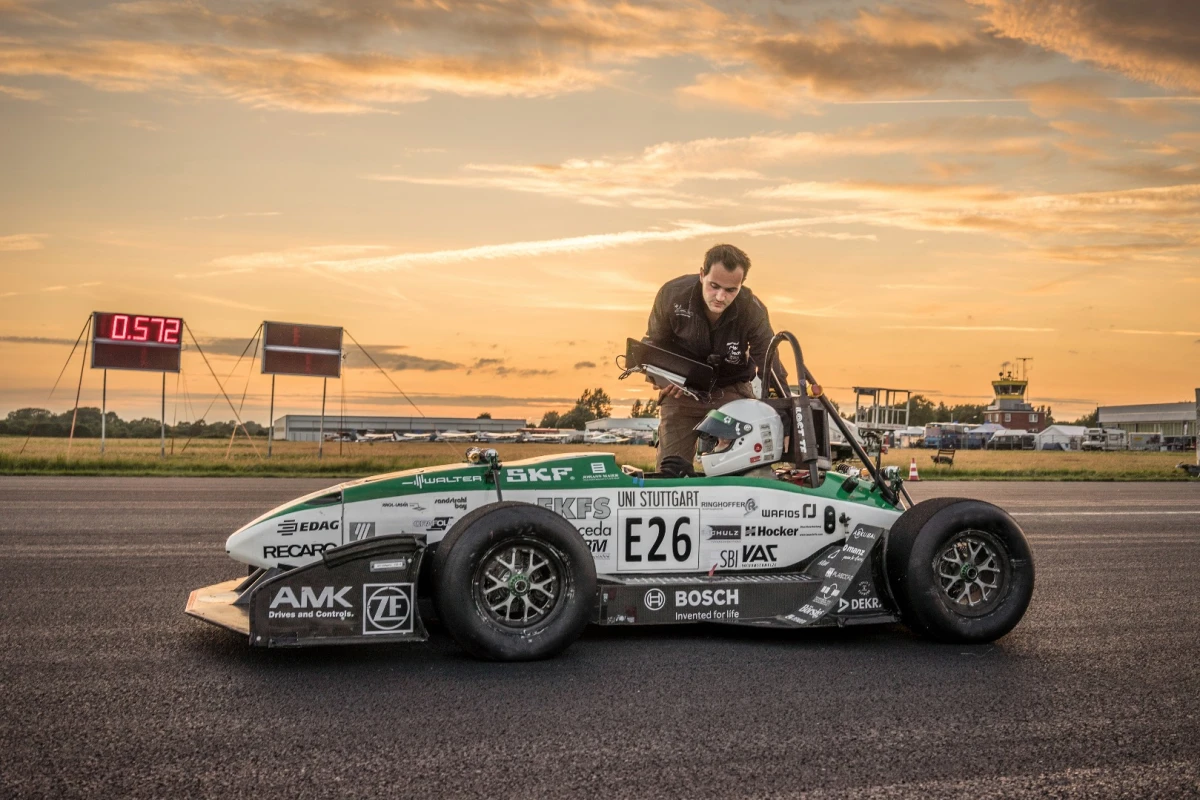 The University of Stuttgart's E0711-6 electric car puts its monstrous 1200 Nm of torque down through all four wheels ... immediately