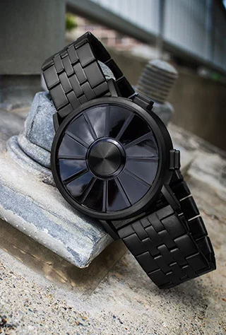 The Kisai Blade runs for 30 days between chargings