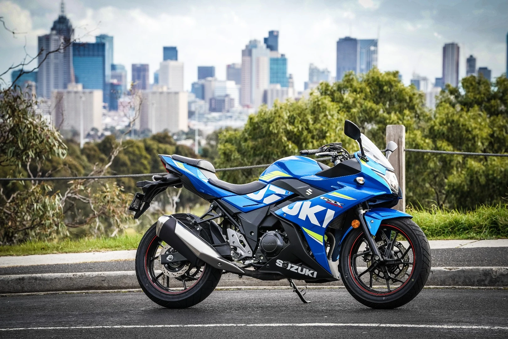 Suzuki GSX-250R: looks like a race bike, but its true home is the city