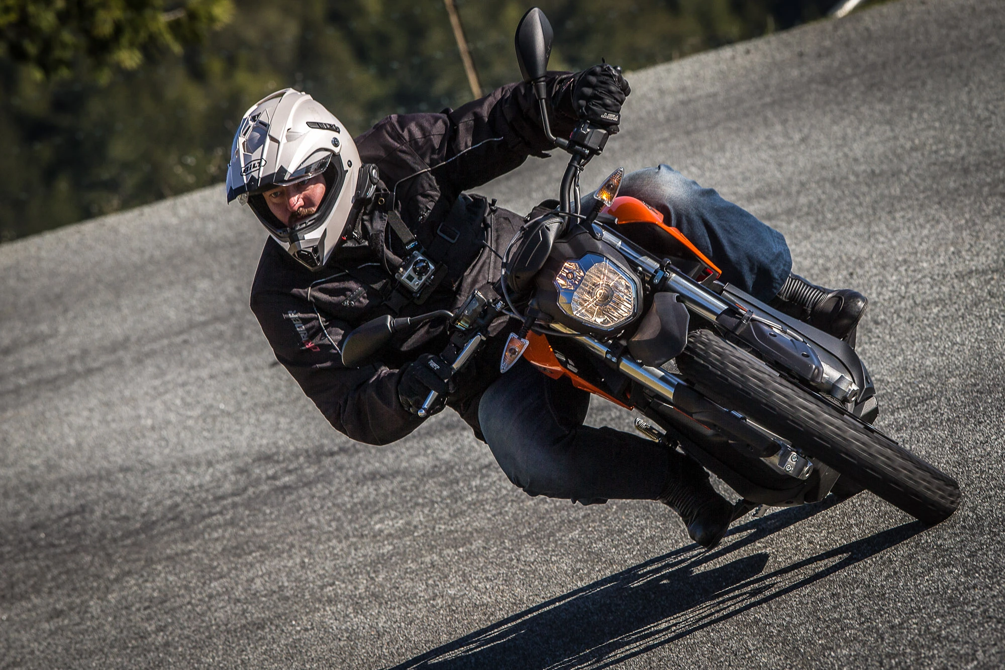 2015 Zero DS - semi-offroad tires don't give quite the confidence of the S tires (Photo: Andrew Wheeler/AutoMotoPhoto.com)