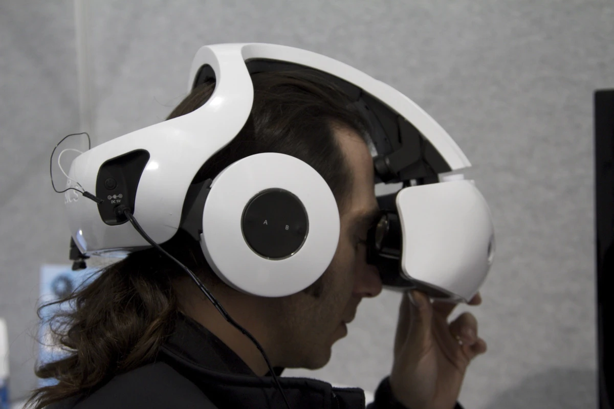 Sensics showed its SmartGoggles rig at CES 2012 (Photo: Gizmag)