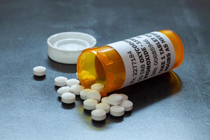 It's estimated around 7% of women take prescription pain medication during pregnancy