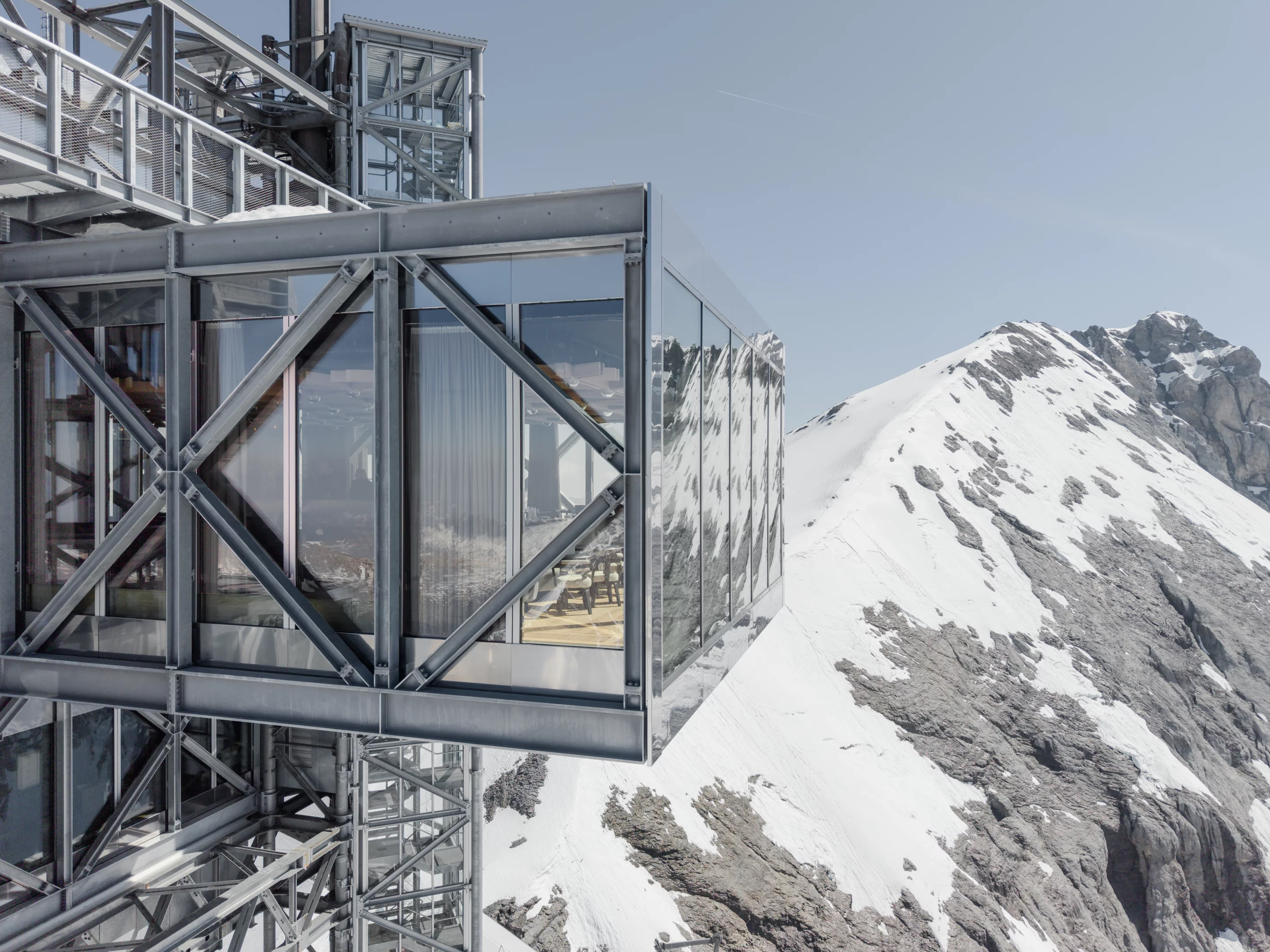 1980s Telecommunications Antenna Transformed Into Dramatic Cantilevered 1980s-telecommunications-antenna-transformed-into-dramatic-cantilevered