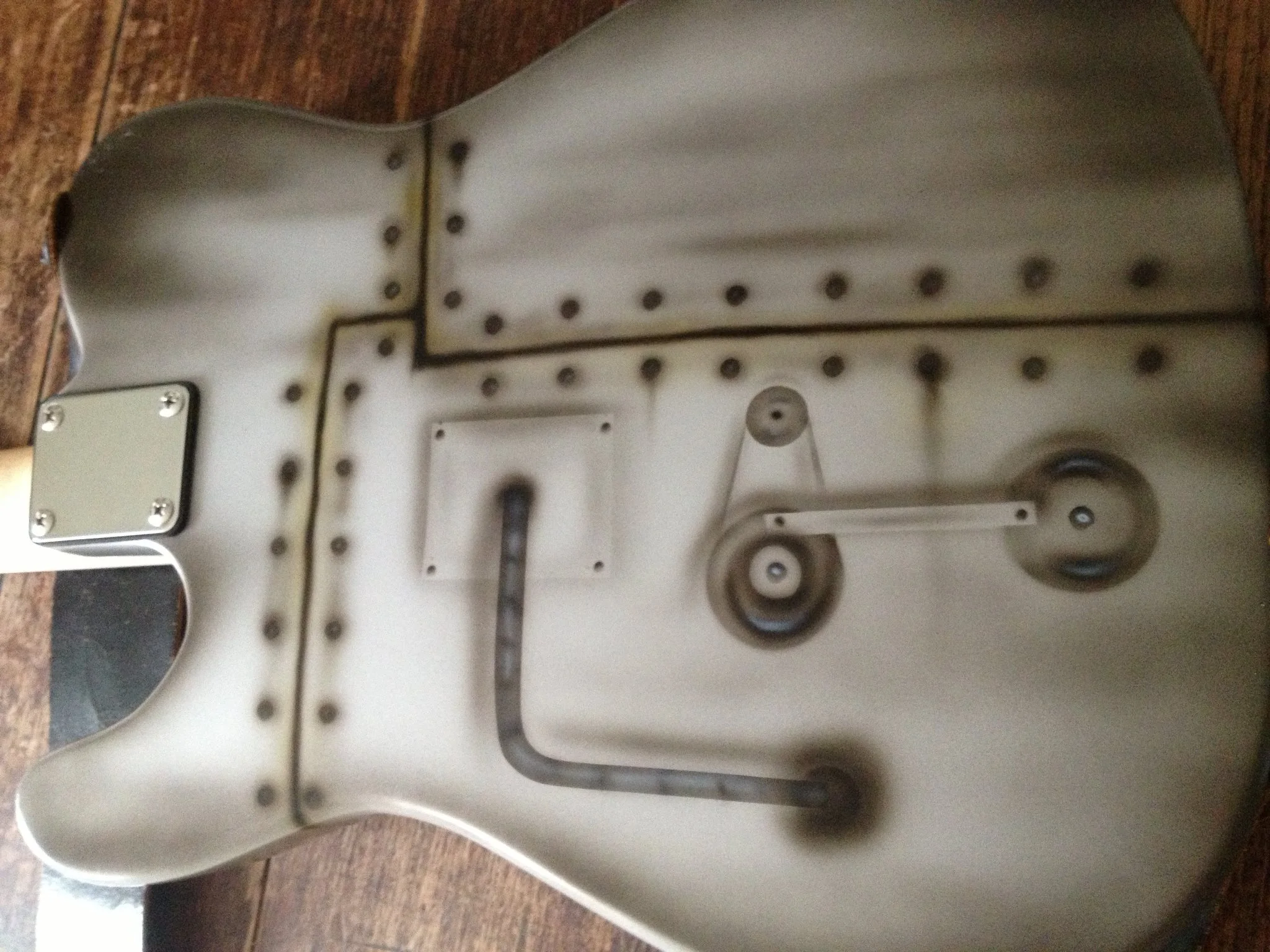 The custom graphics continue on the rear of the Indus guitar