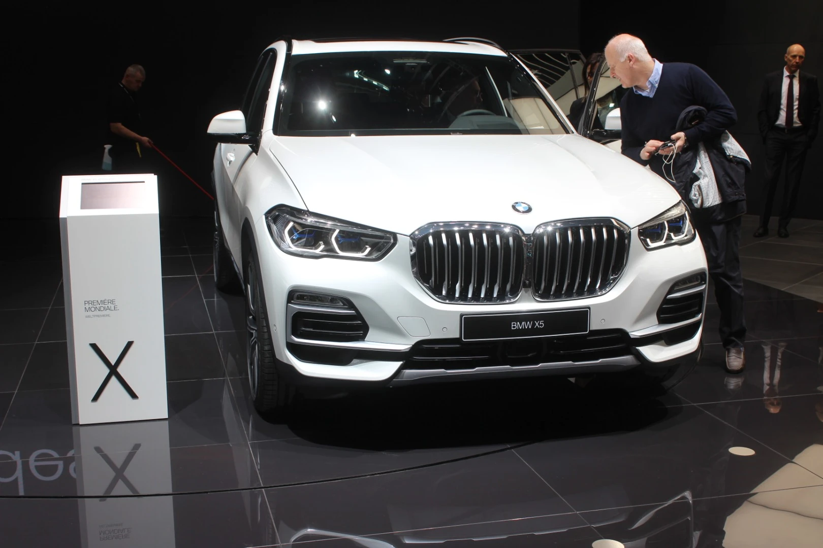 BMW's new X5 xDrive45E iPerformance now offers up to 80 km (50 mi) of all-electric driving (NEDC) as well as its 3.0-liter 6-cylinder gasoline engine