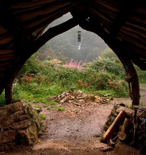This low impact Hobbit house is located in the woodlands of West Wales (Photo: Simon Dale)